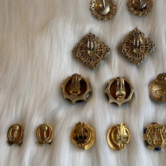 LARGE LOT VINTAGE EARRINGS (FURSTENBERG, TRIFARI, KJL, LEE, KRAMER, ROBERT) - Picture 16 of 16